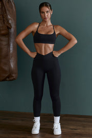 Growth - Scoop Neck Open Back Sports Bra in Black