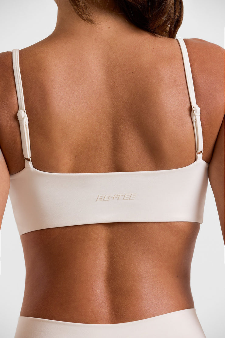 Set - Twist Bust Sports Bra in White