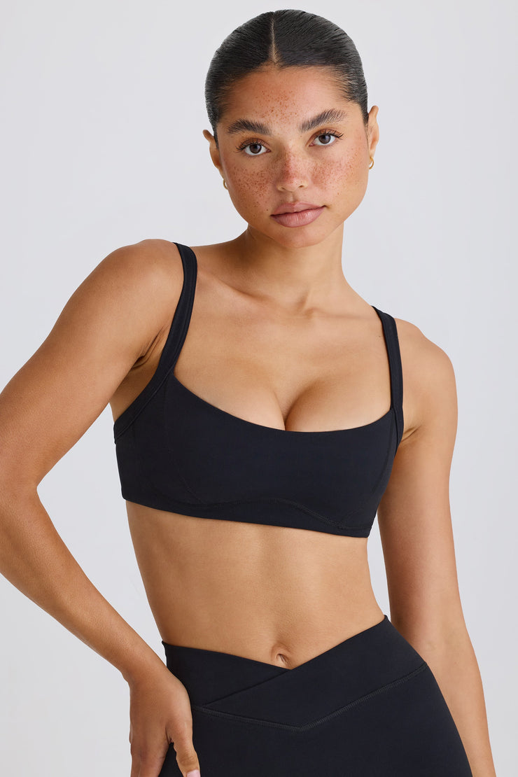 Soft Active Contrast-Trim Sports Bra in Black